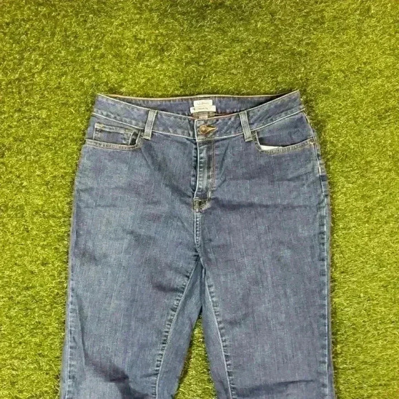 L.L. Bean Women's Classic Fit Bootcut Jeans Size 12MT Medium Wash High Rise - Picture 3 of 8